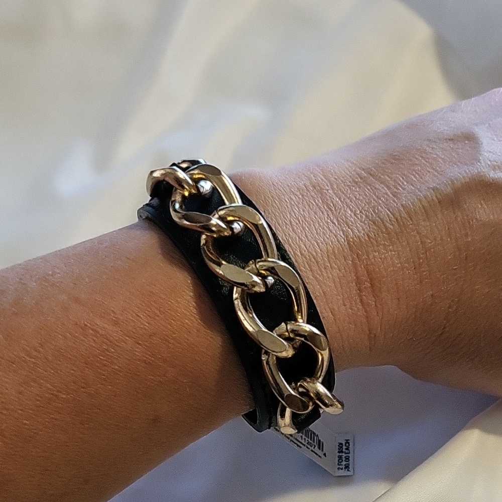 NWT Anna & Ava Black Wrap Gold Chain Bracelet